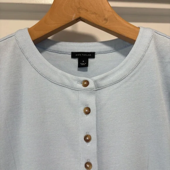 Ann Taylor Light Blue Rib Knit Button-Up T-Shirt Top Size Medium - Picture 4 of 7